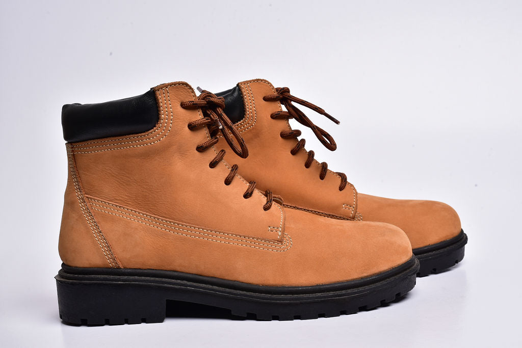 Colorado boot in tan nubuck leather and aspen soles