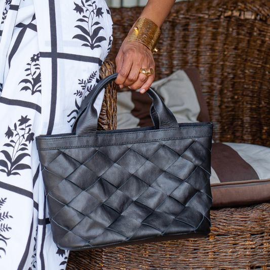Elba tote handcrafted in black smooth leather
