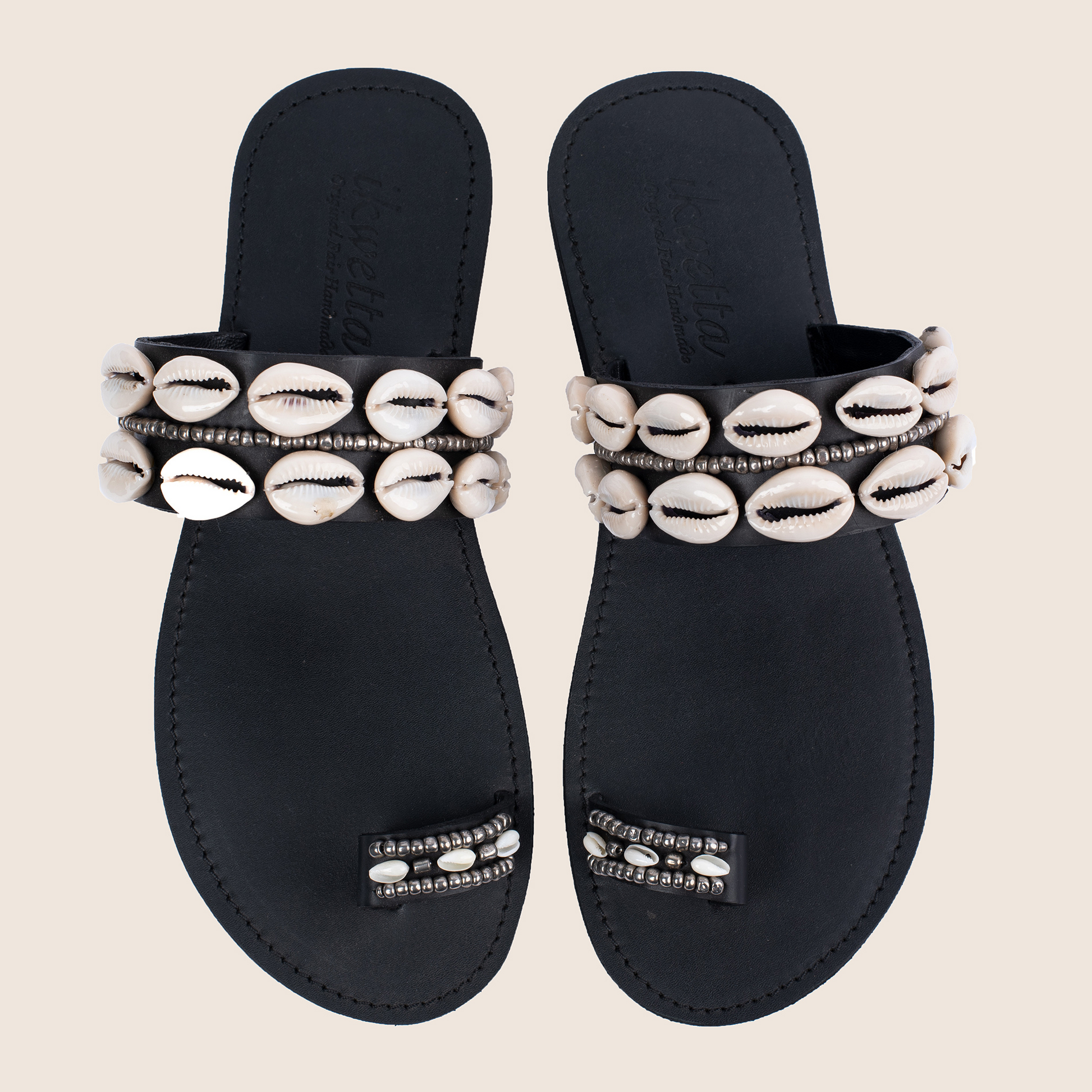 Black shell sandals in black smooth leather with shell beaded strap